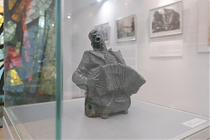 Выставка "Ненужные герои"