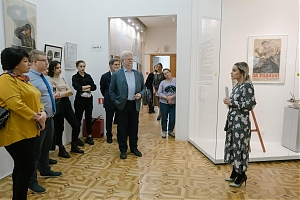 Экскурсия по выставке "Ненужные Герои"